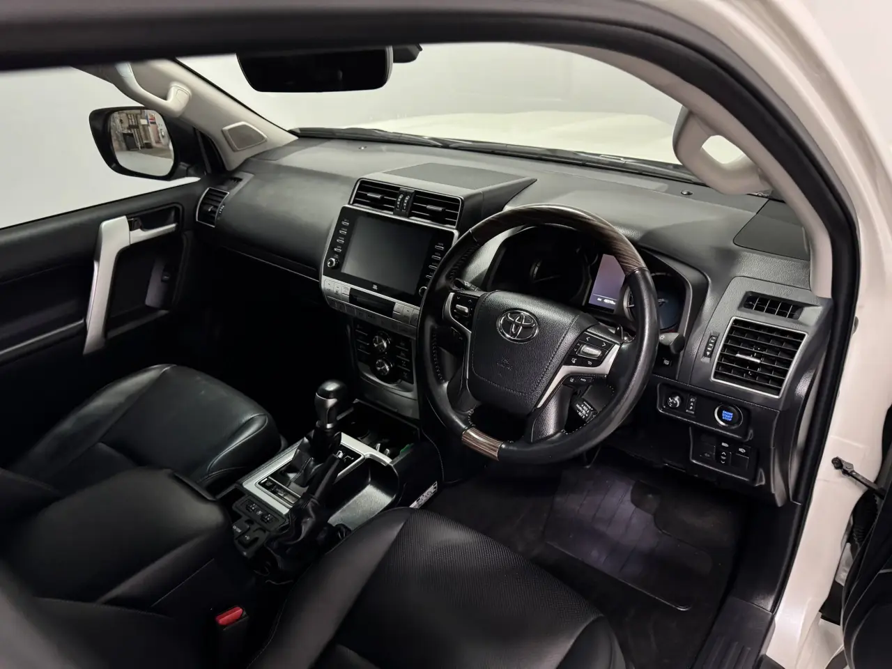 2022 TOYOTA PRADO Gallery Image 11