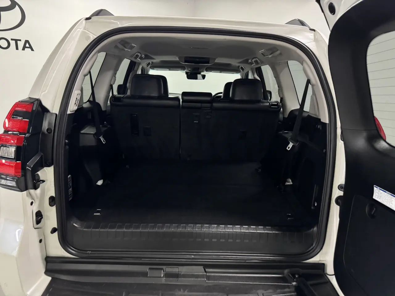 2022 TOYOTA PRADO Gallery Image 13