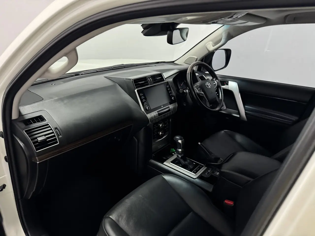 2022 TOYOTA PRADO Gallery Image 17