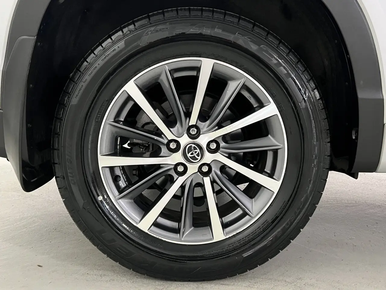 2018 TOYOTA KLUGER Gallery Image 5