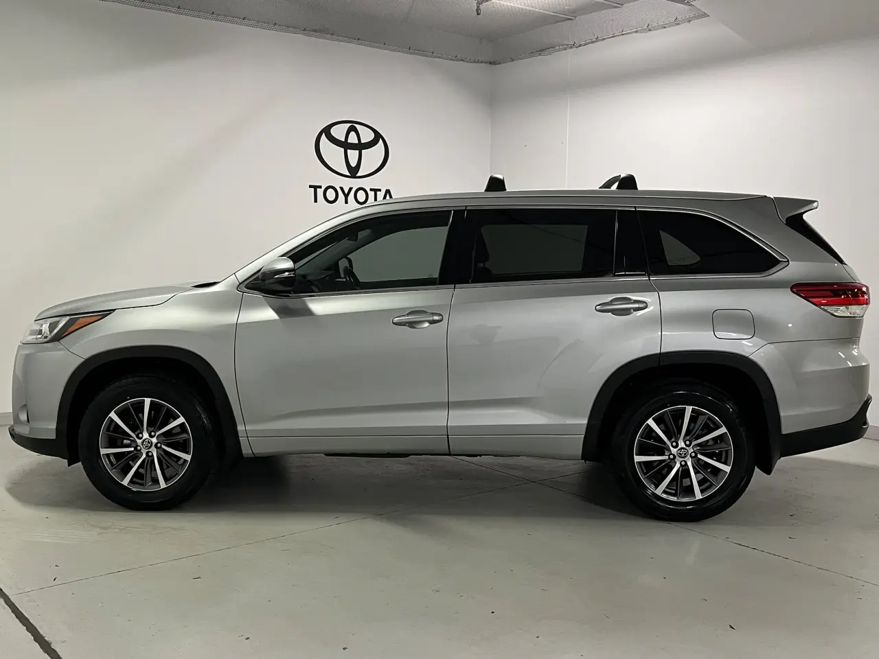 2018 TOYOTA KLUGER Gallery Image 9