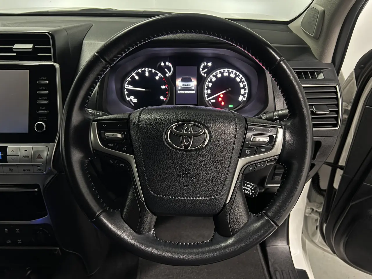 2023 TOYOTA PRADO Gallery Image 17