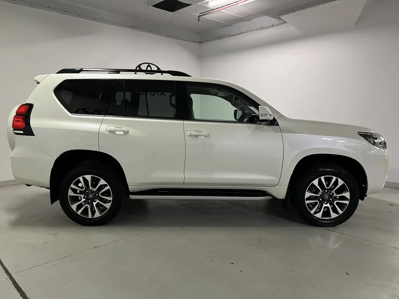2023 TOYOTA PRADO Gallery Image 4