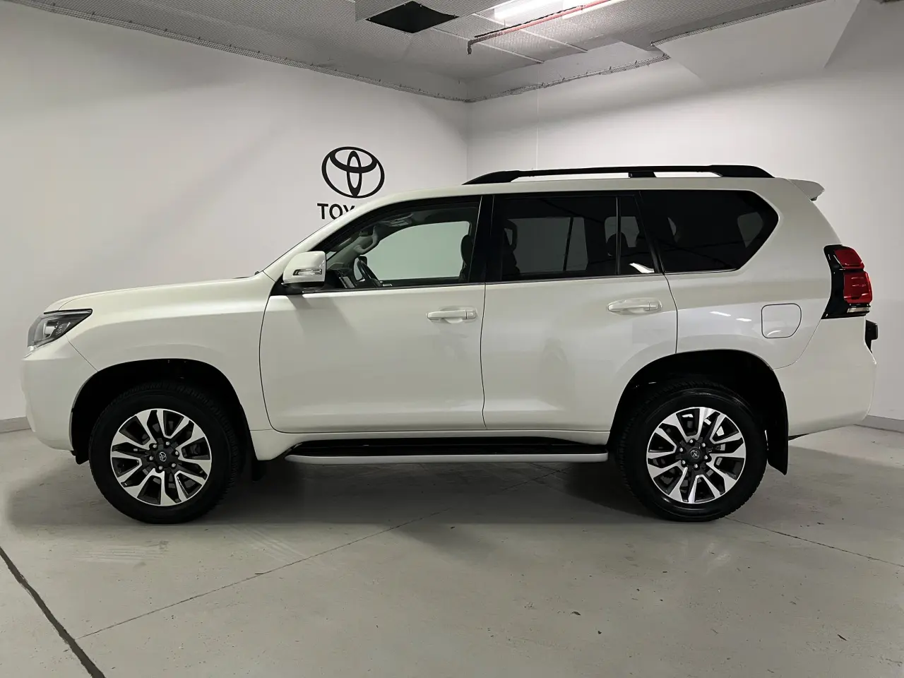 2023 TOYOTA PRADO Gallery Image 8