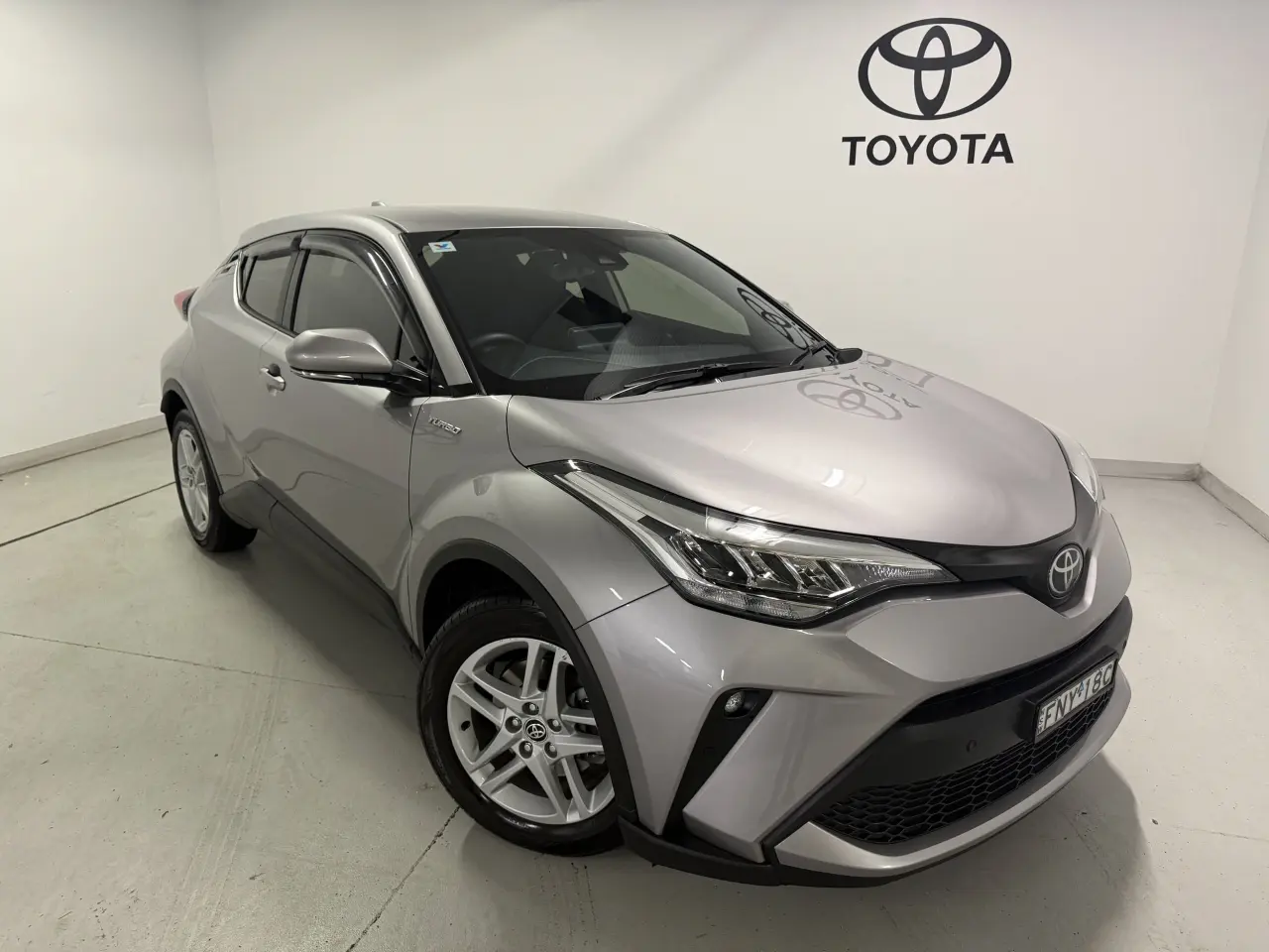 2020 TOYOTA C-HR Gallery Image 1