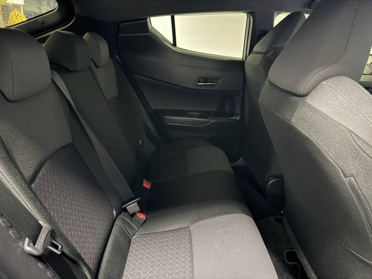 2020 TOYOTA C-HR Gallery Image 10