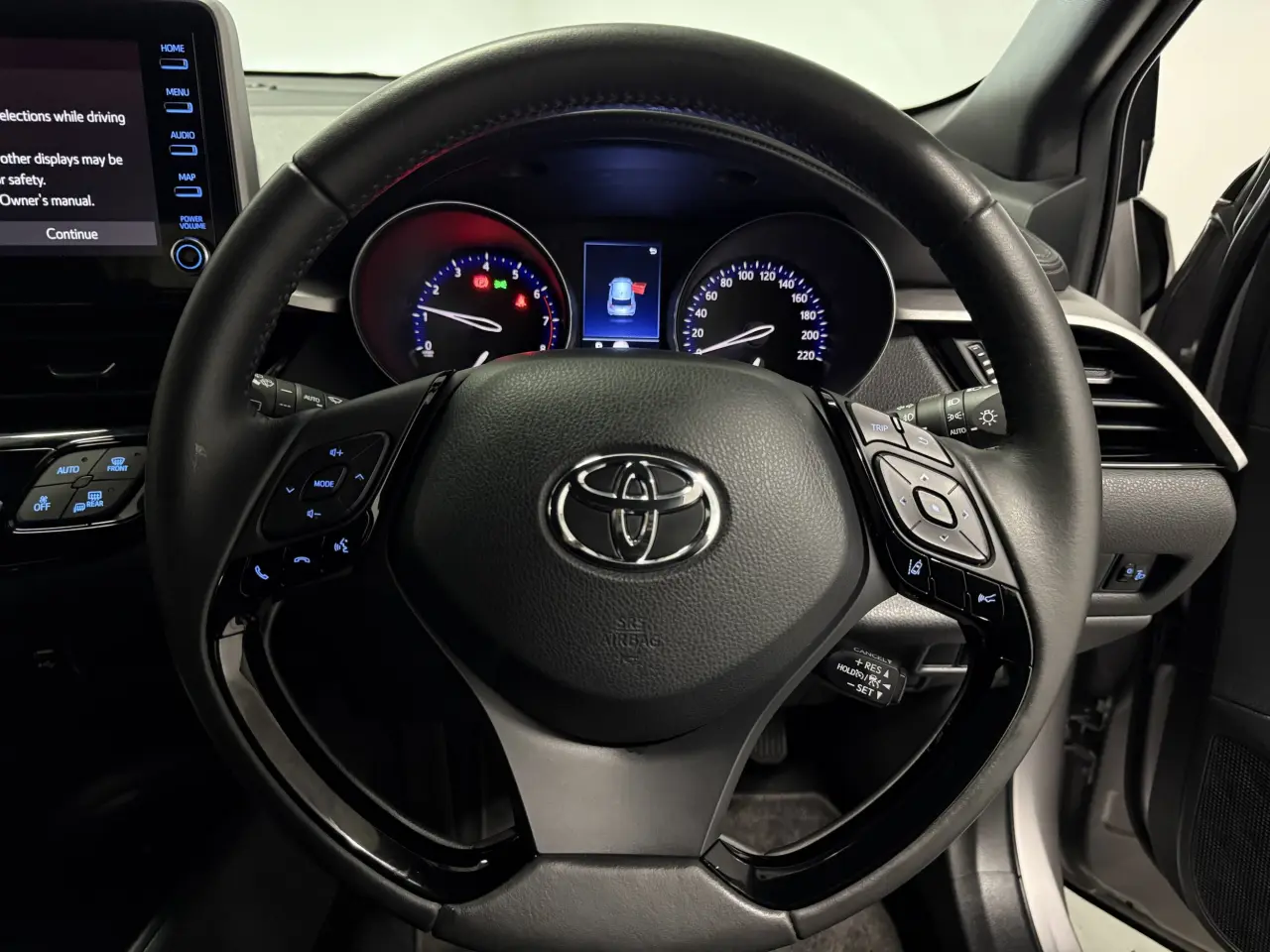 2020 TOYOTA C-HR Gallery Image 14