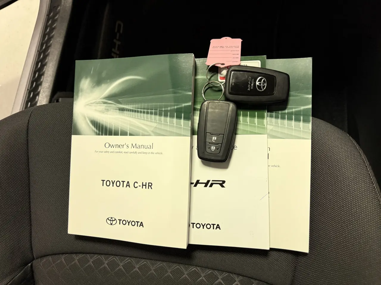 2020 TOYOTA C-HR Gallery Image 18