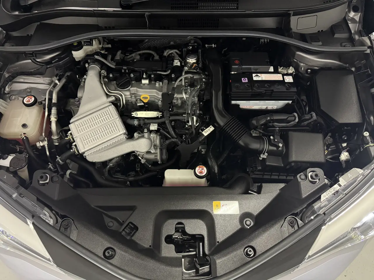 2020 TOYOTA C-HR Gallery Image 19