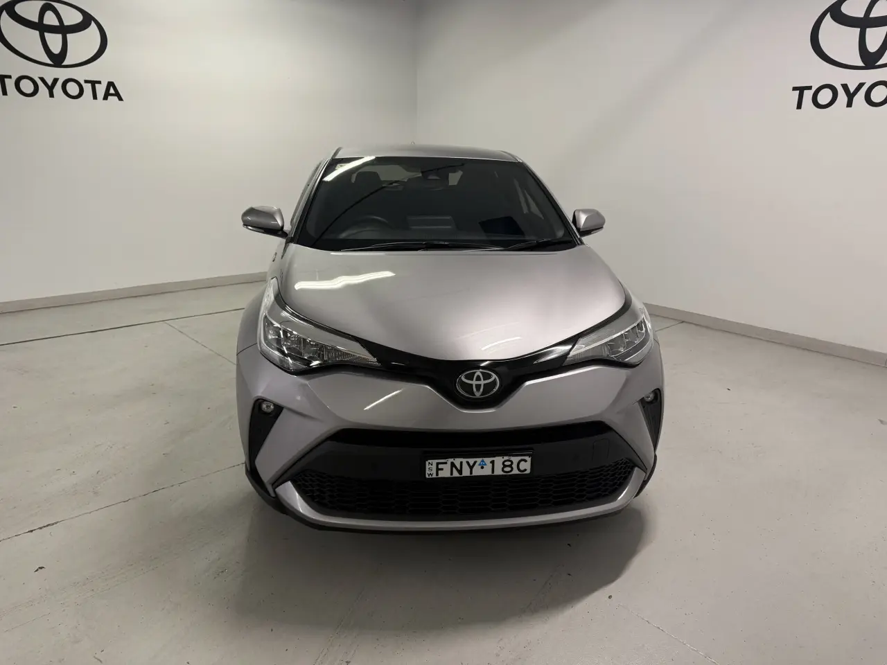 2020 TOYOTA C-HR Gallery Image 2