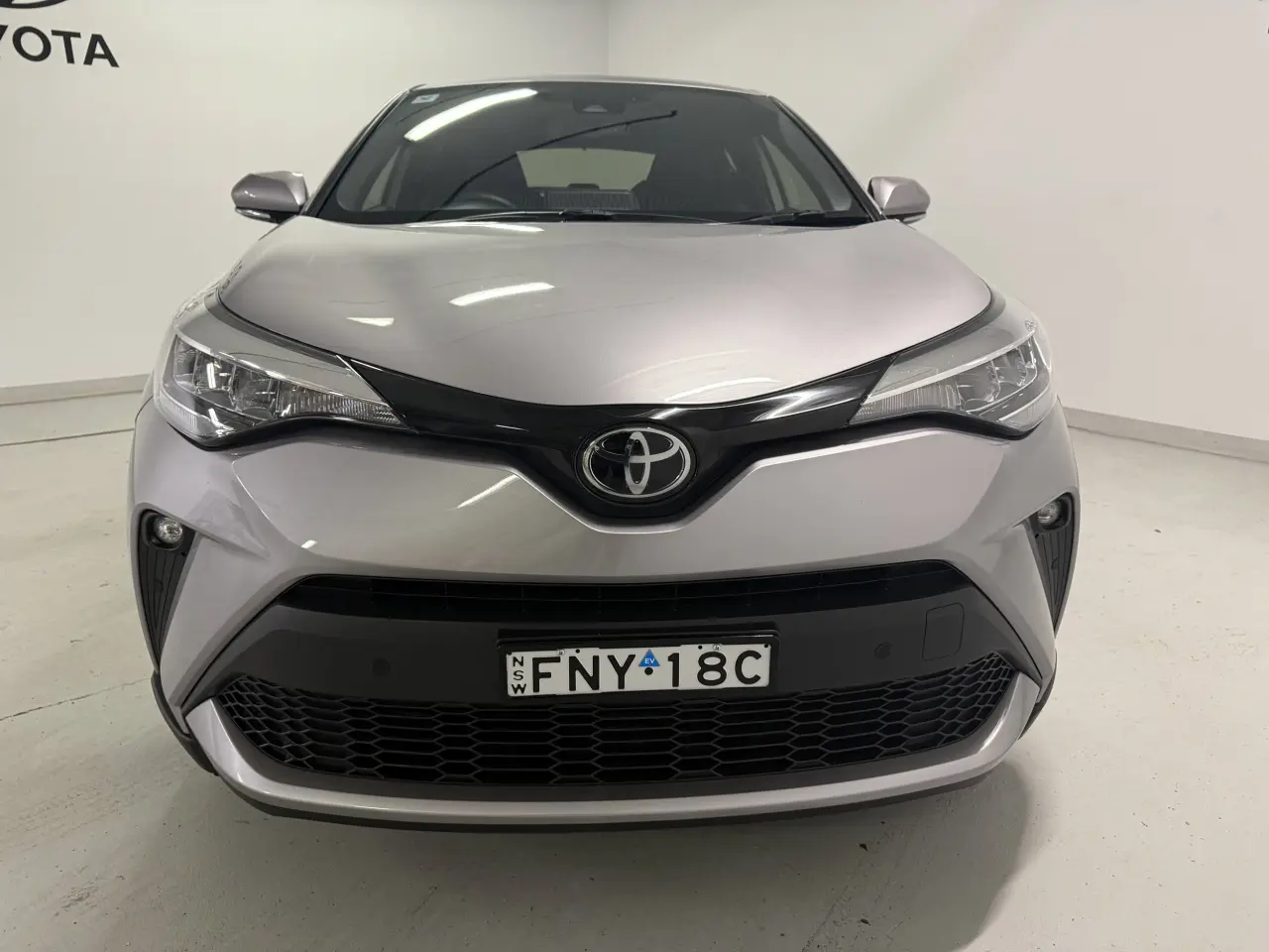 2020 TOYOTA C-HR Gallery Image 3