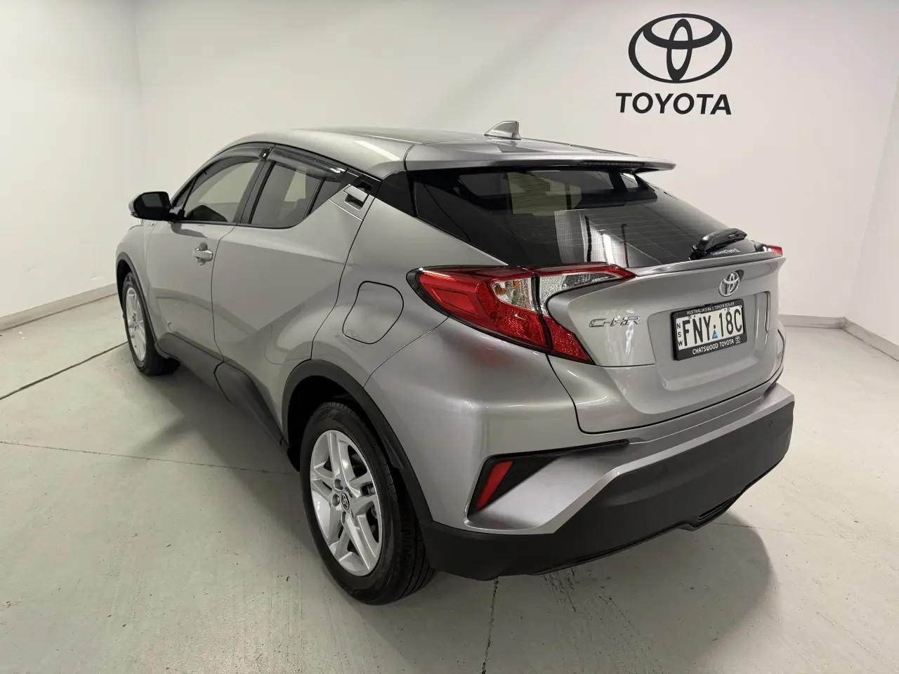 2020 TOYOTA C-HR Gallery Image 8