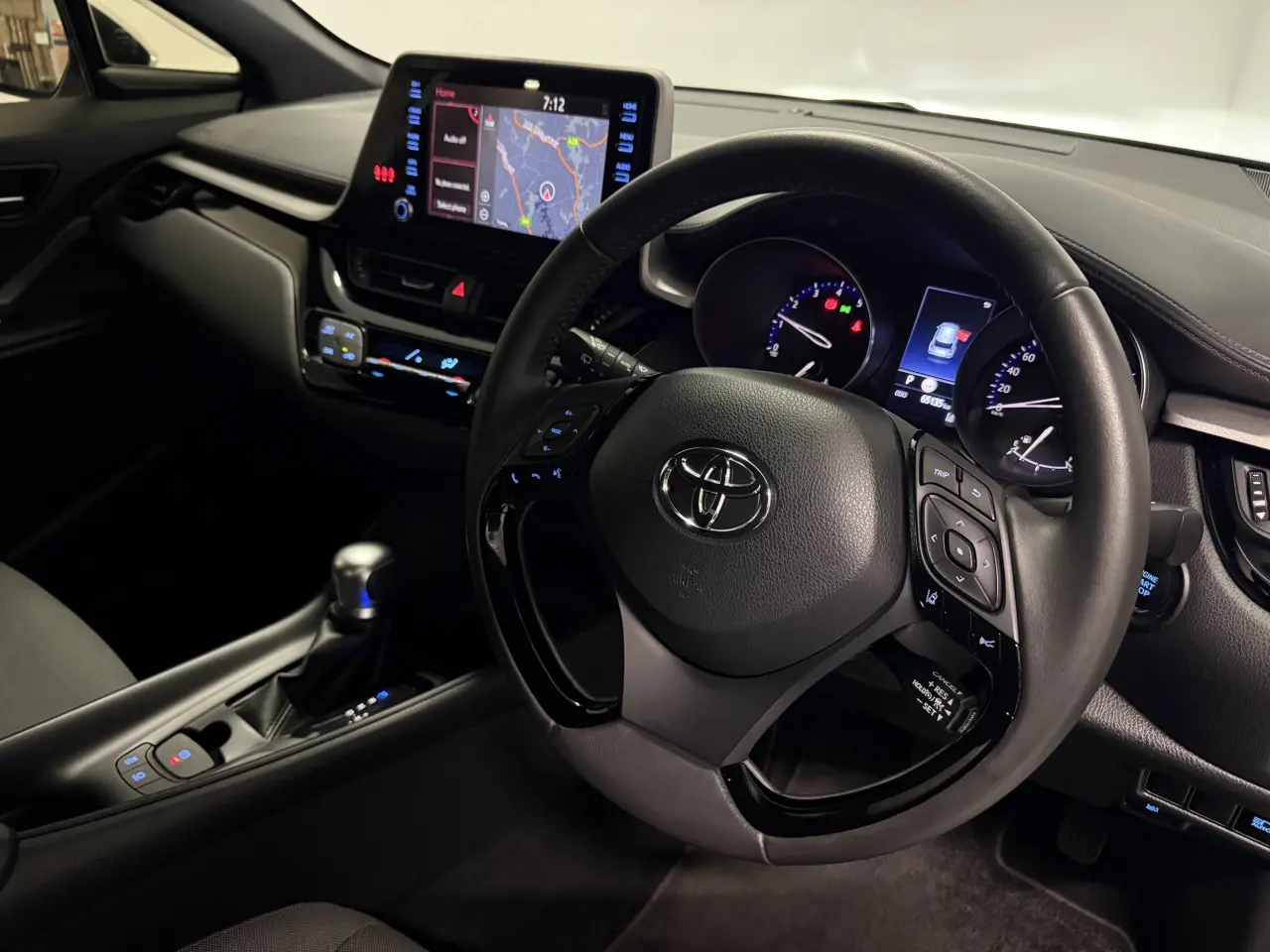 2020 TOYOTA C-HR Gallery Image 9