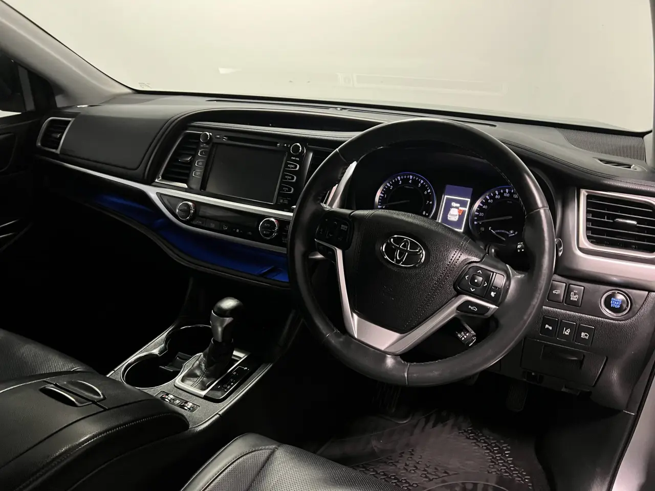 2016 TOYOTA KLUGER Gallery Image 10