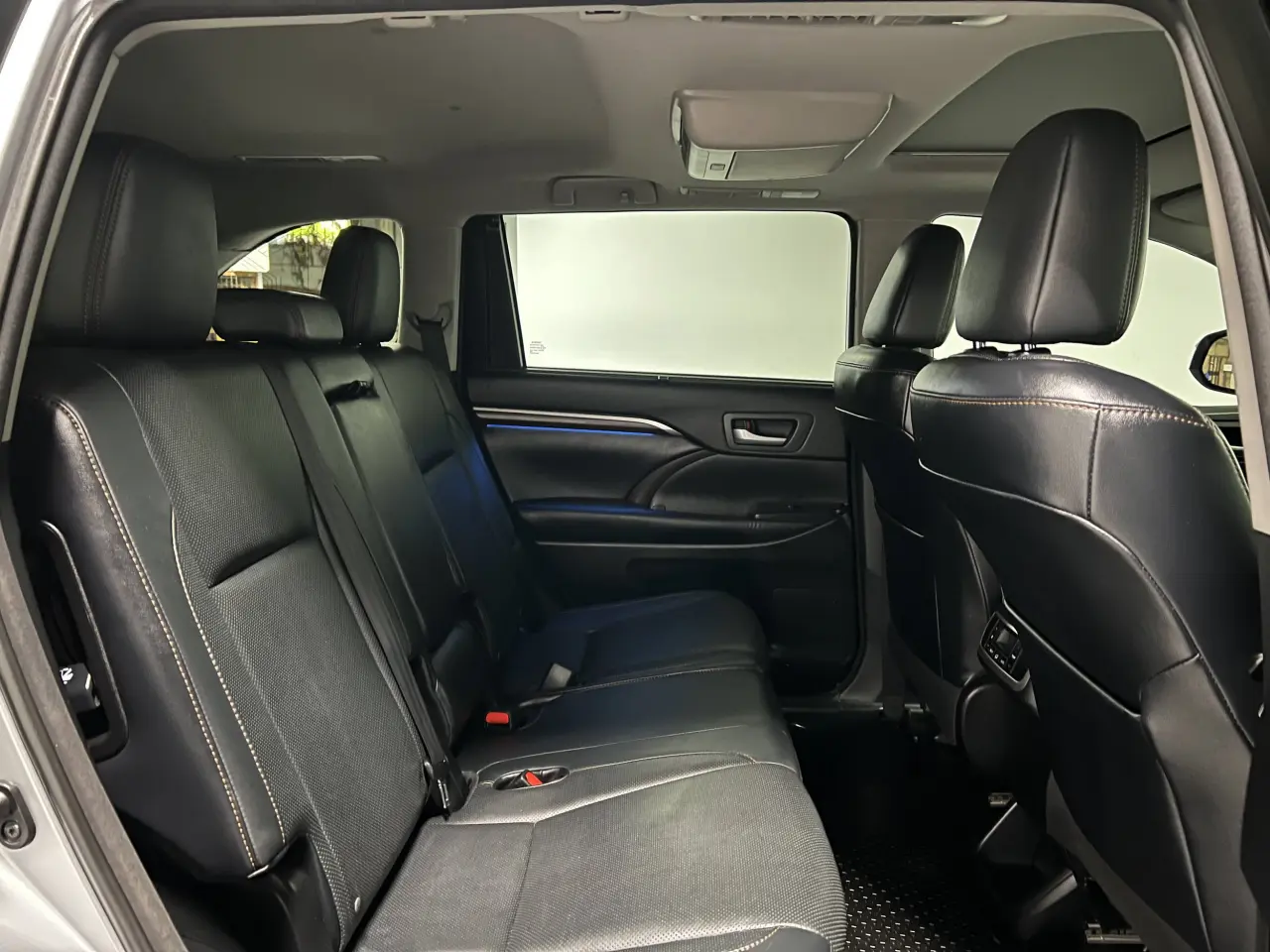 2016 TOYOTA KLUGER Gallery Image 11