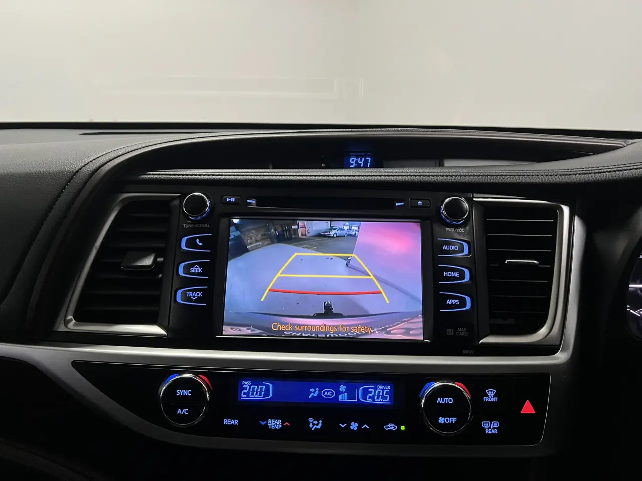 2016 TOYOTA KLUGER Gallery Image 19