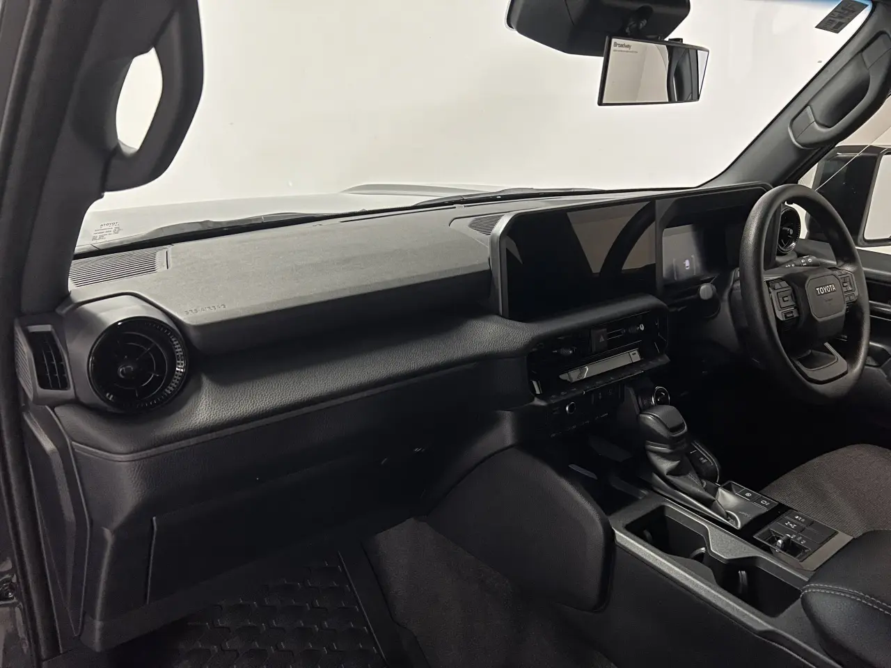 2025 TOYOTA PRADO Gallery Image 16