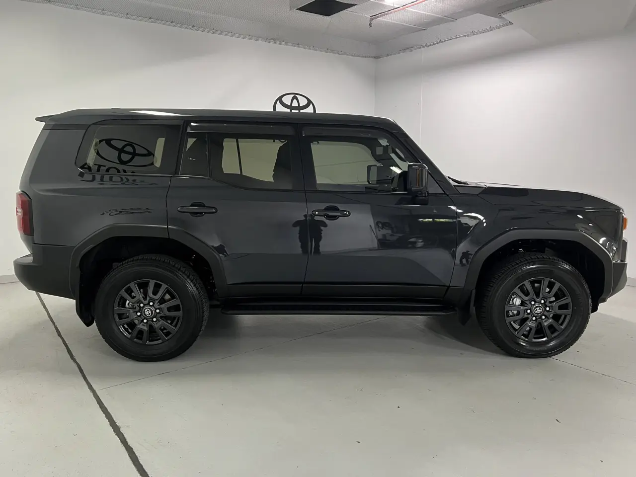 2025 TOYOTA PRADO Gallery Image 4