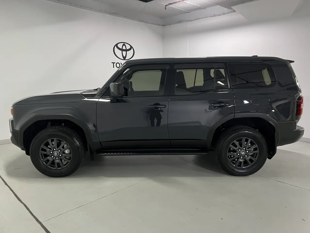 2025 TOYOTA PRADO Gallery Image 9