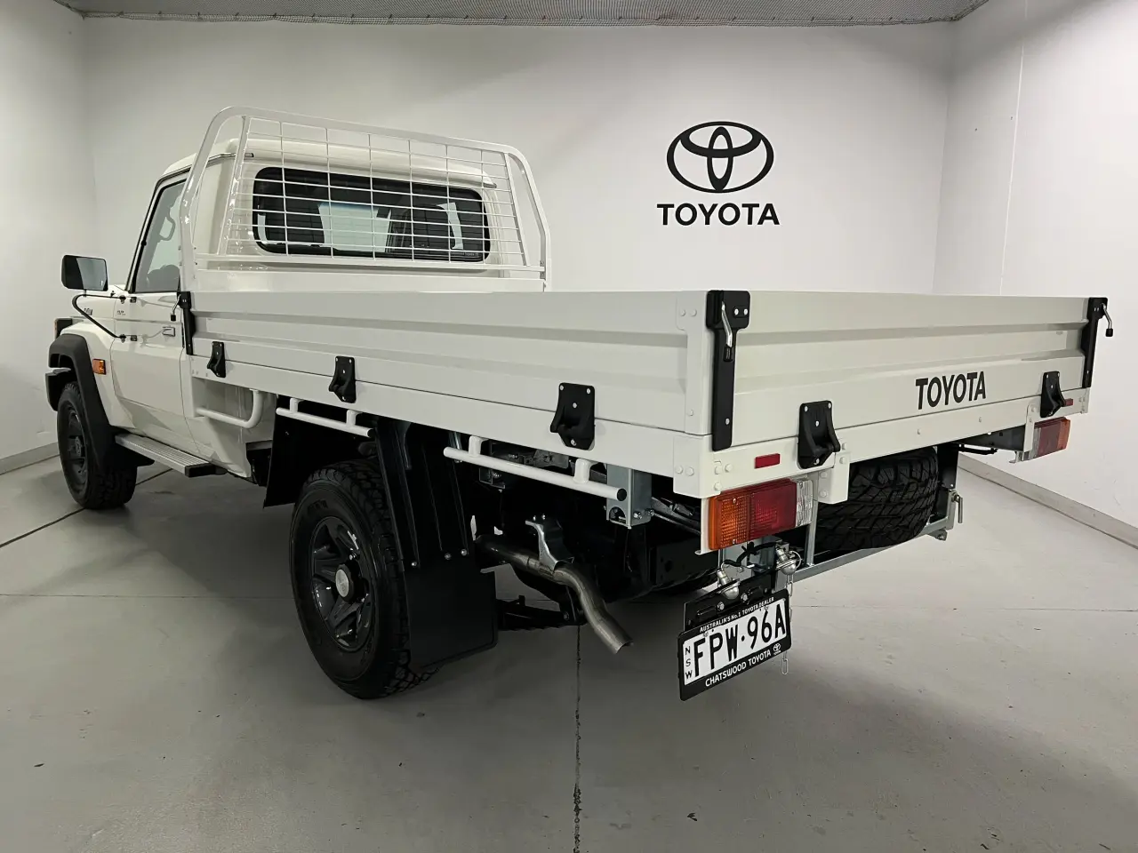 2025 TOYOTA LC MILITARY Gallery Image 8