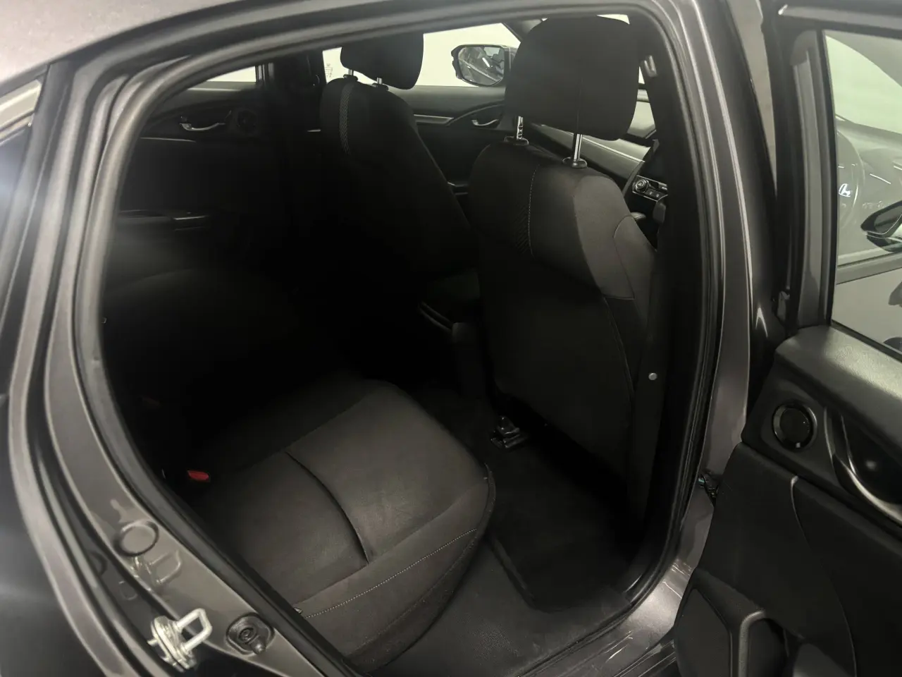 2019 HONDA CIVIC Gallery Image 10