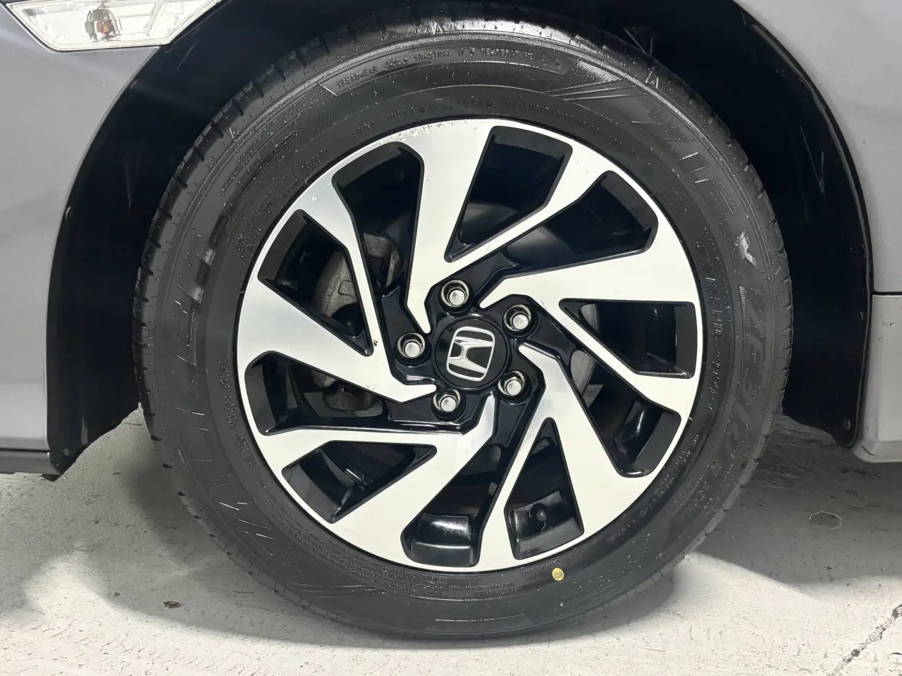 2019 HONDA CIVIC Gallery Image 5