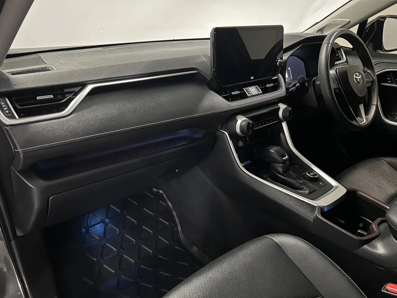 2024 TOYOTA RAV4 HYBRID Gallery Image 15