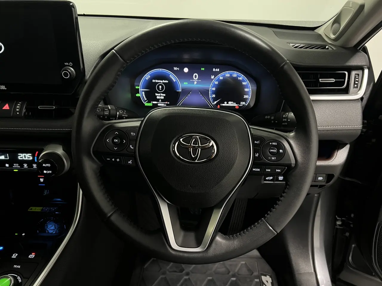 2024 TOYOTA RAV4 HYBRID Gallery Image 17