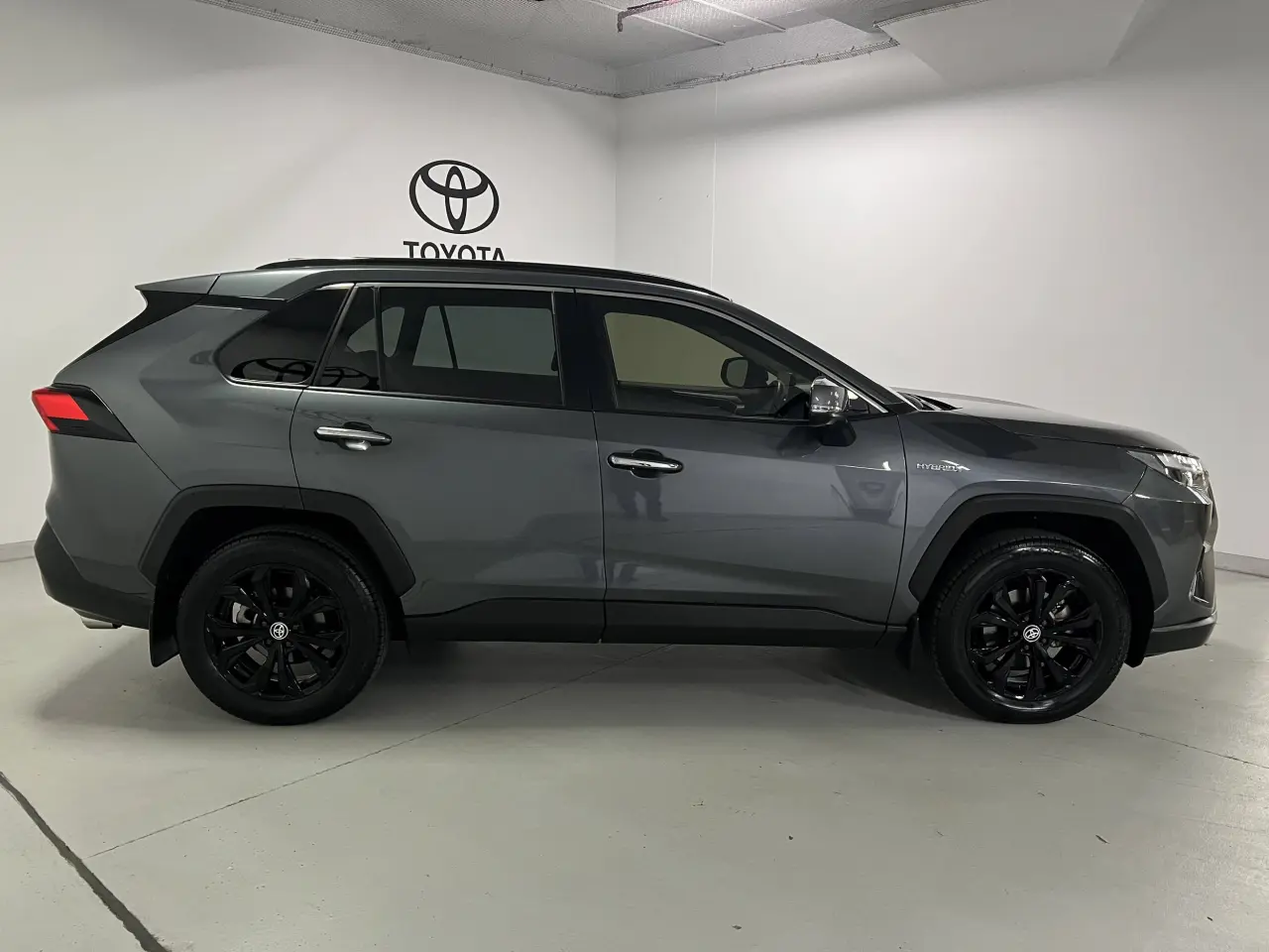 2024 TOYOTA RAV4 HYBRID Gallery Image 4