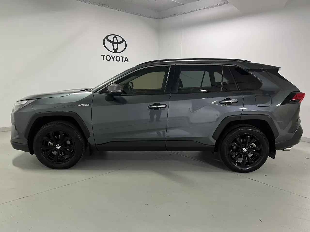 2024 TOYOTA RAV4 HYBRID Gallery Image 9