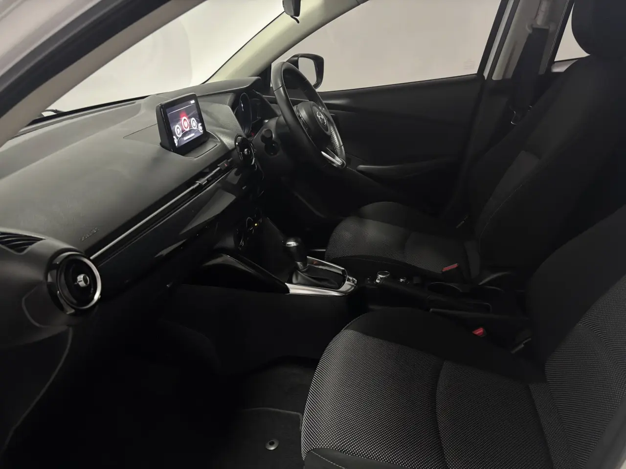 2017 MAZDA MAZDA2 Gallery Image 13