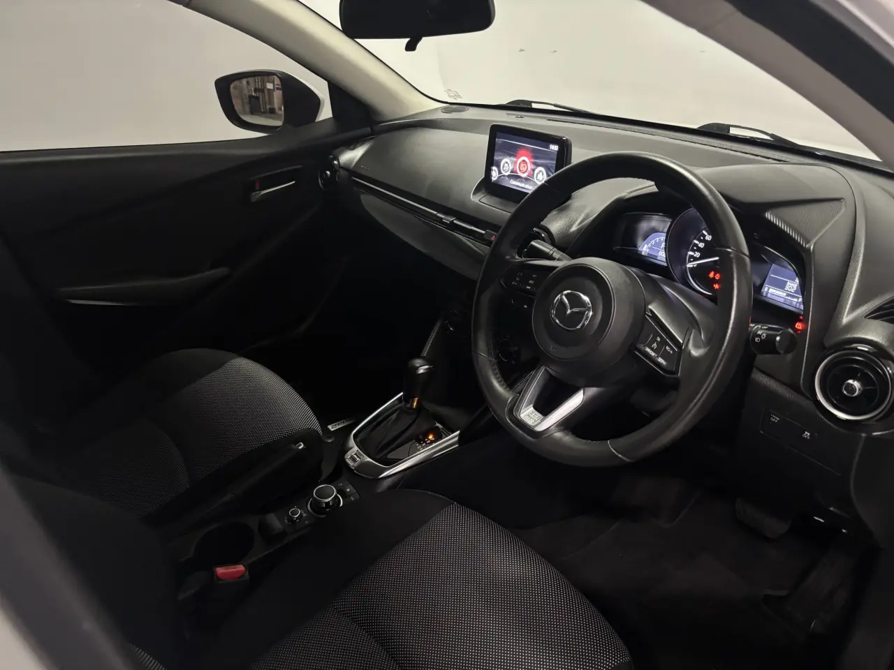 2017 MAZDA MAZDA2 Gallery Image 9