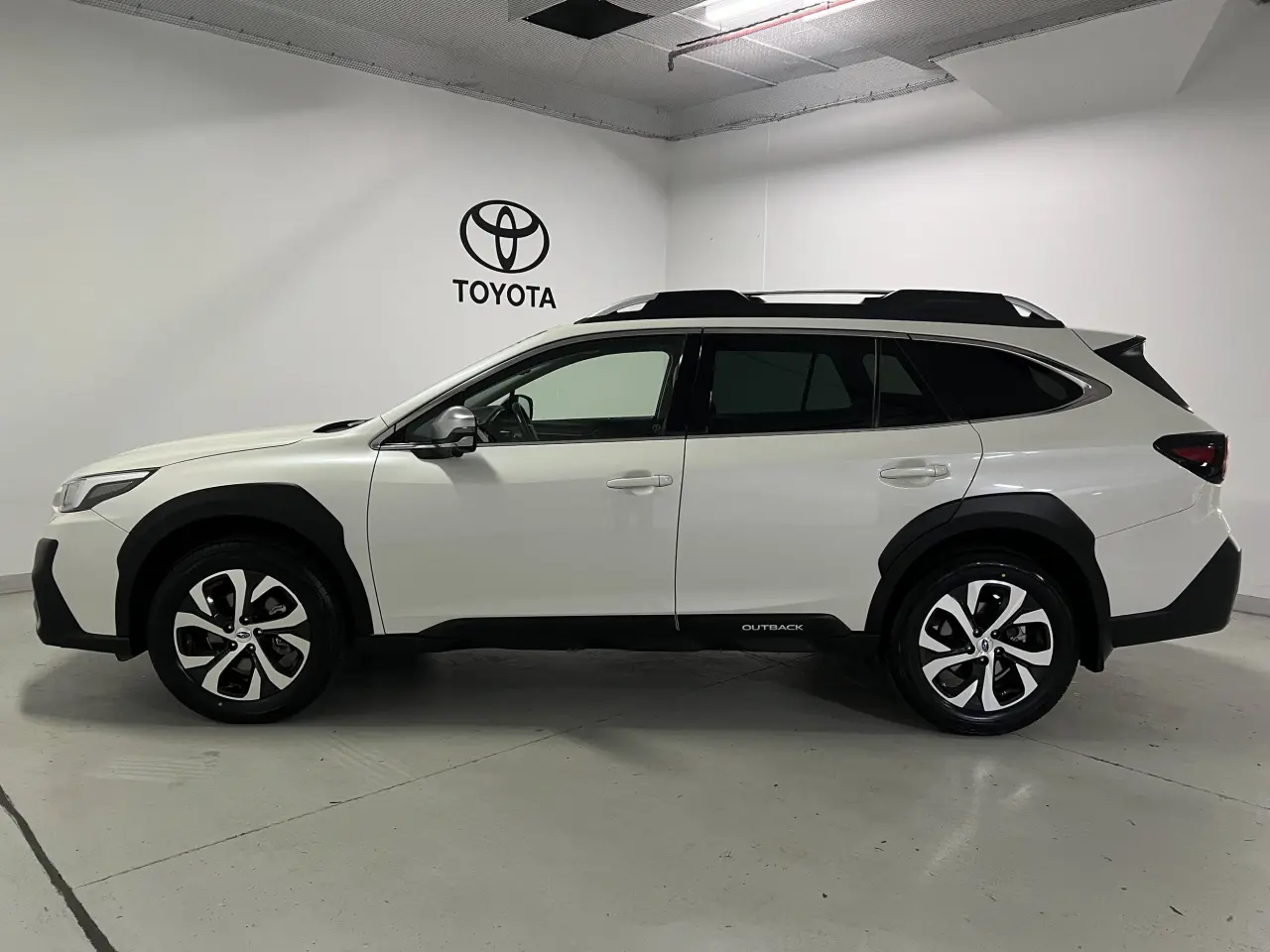 2022 SUBARU OUTBACK Gallery Image 9