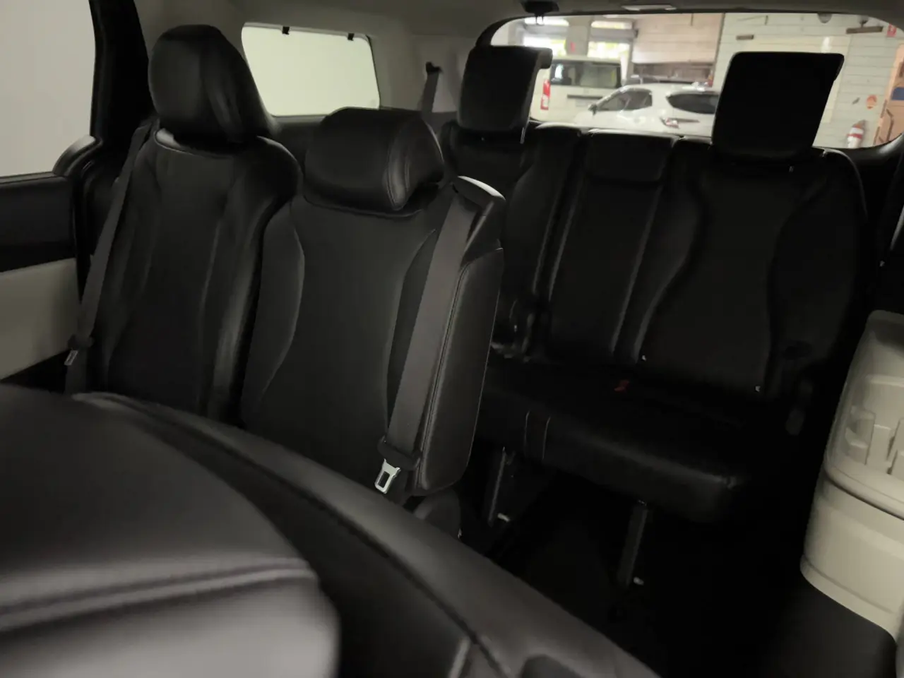 2022 KIA CARNIVAL Gallery Image 13