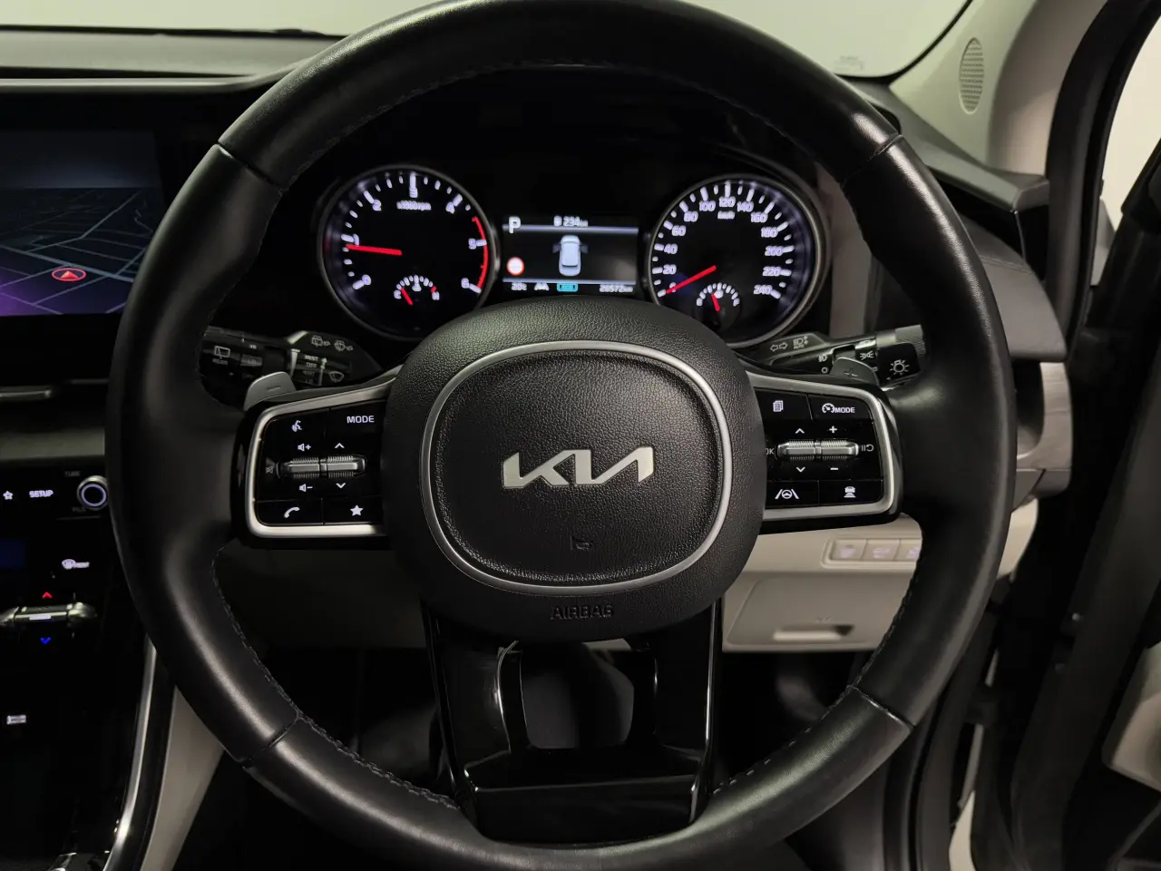 2022 KIA CARNIVAL Gallery Image 14