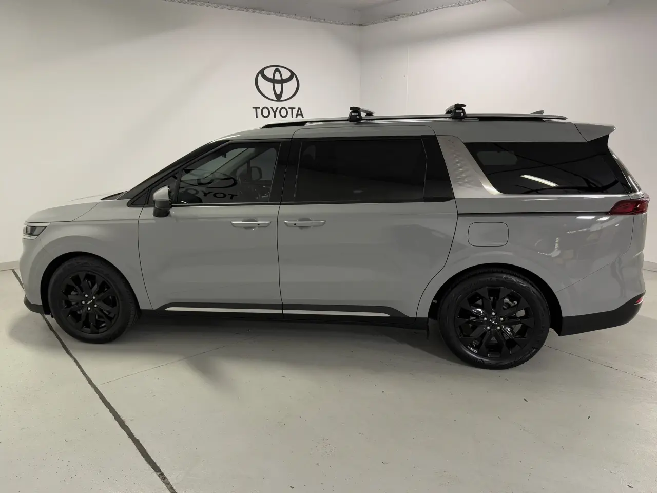 2022 KIA CARNIVAL Gallery Image 19