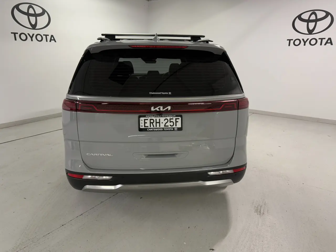 2022 KIA CARNIVAL Gallery Image 8