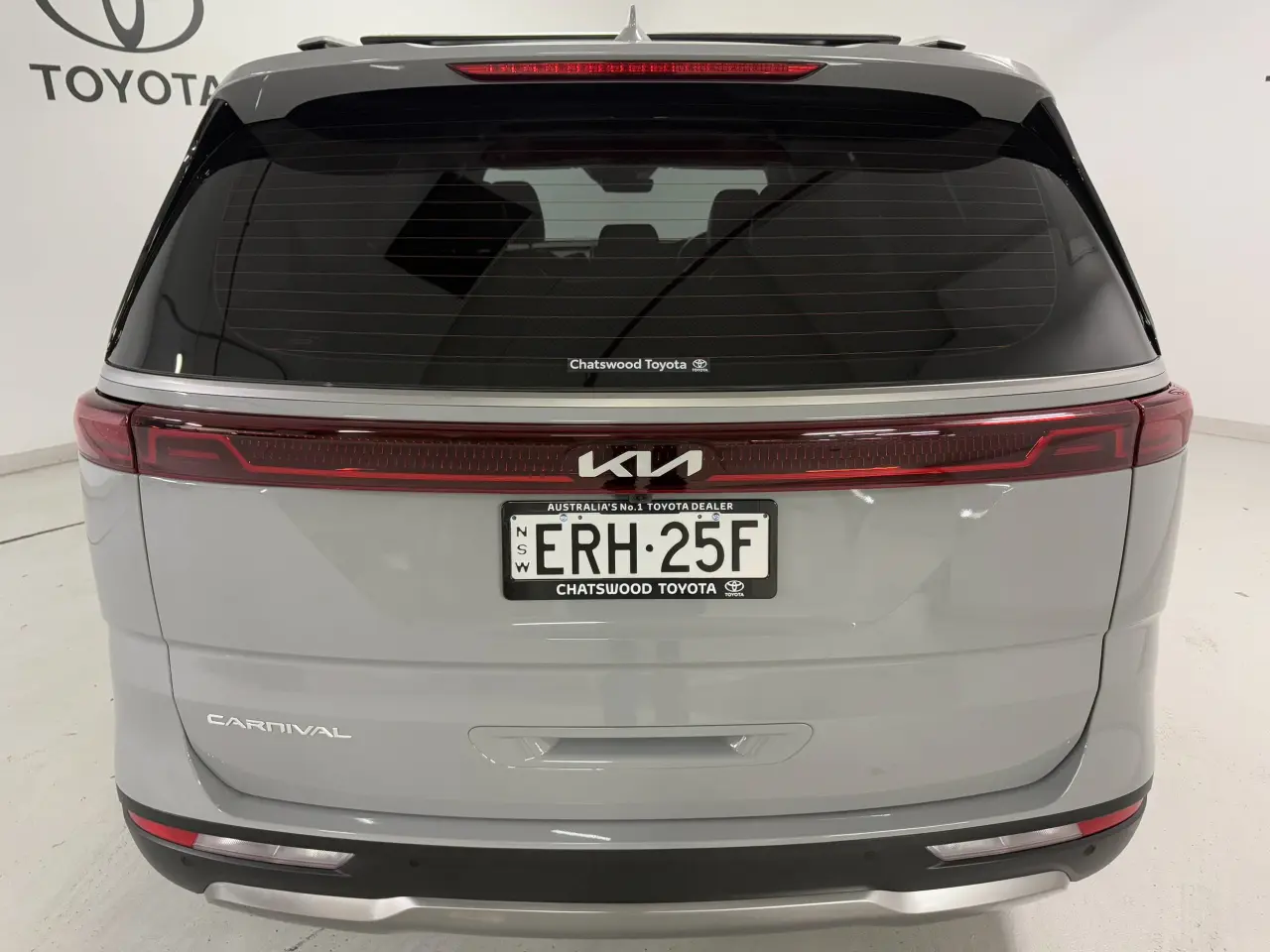 2022 KIA CARNIVAL Gallery Image 9