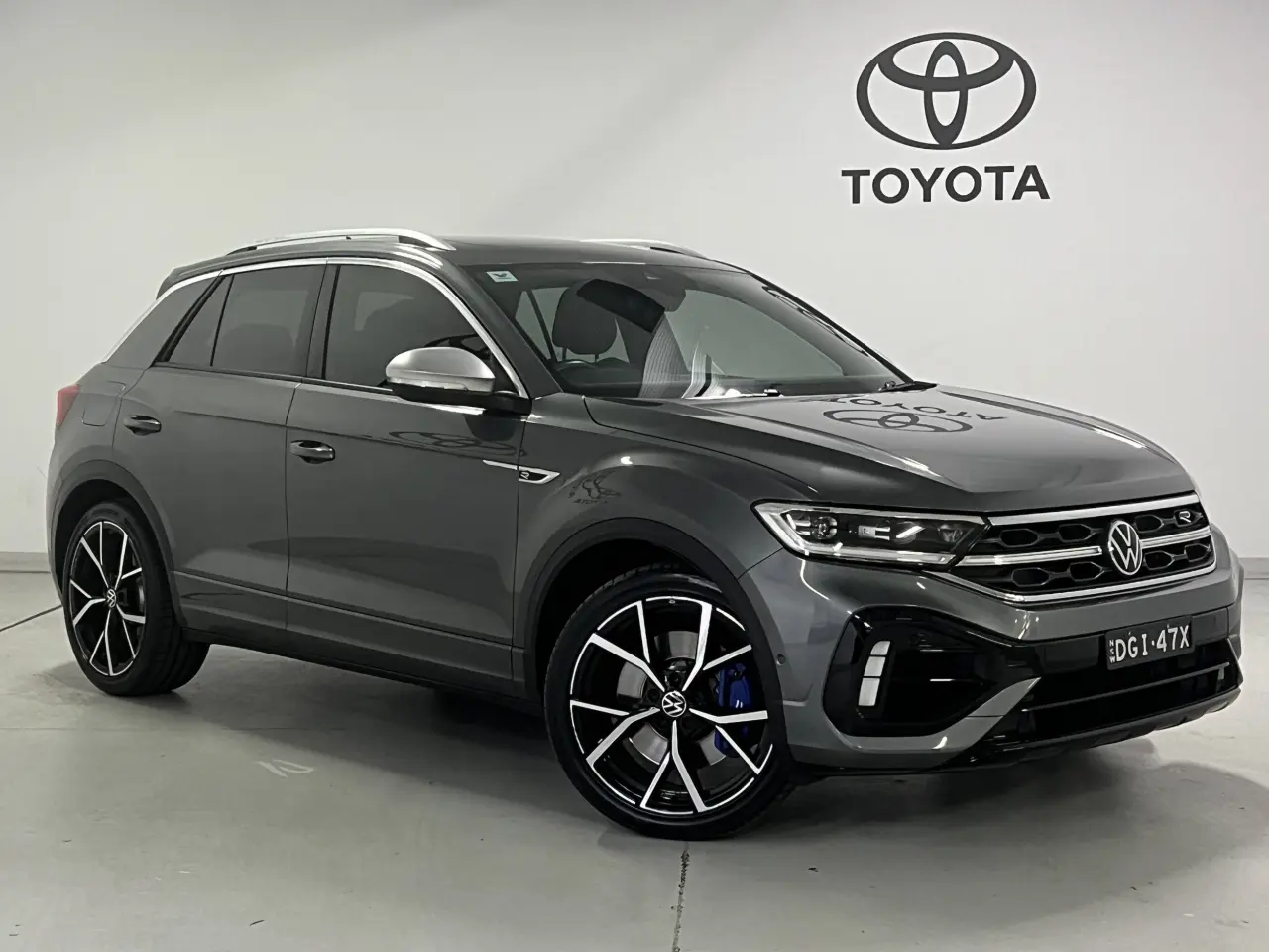 2022 VOLKSWAGEN T-ROC Gallery Image 1