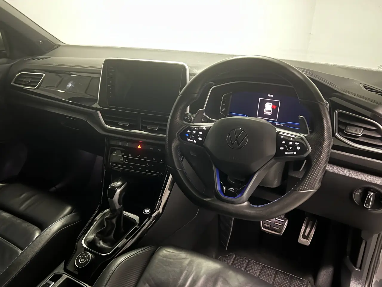 2022 VOLKSWAGEN T-ROC Gallery Image 10