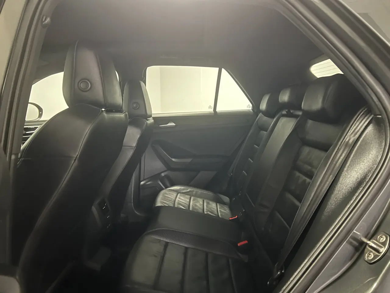 2022 VOLKSWAGEN T-ROC Gallery Image 13