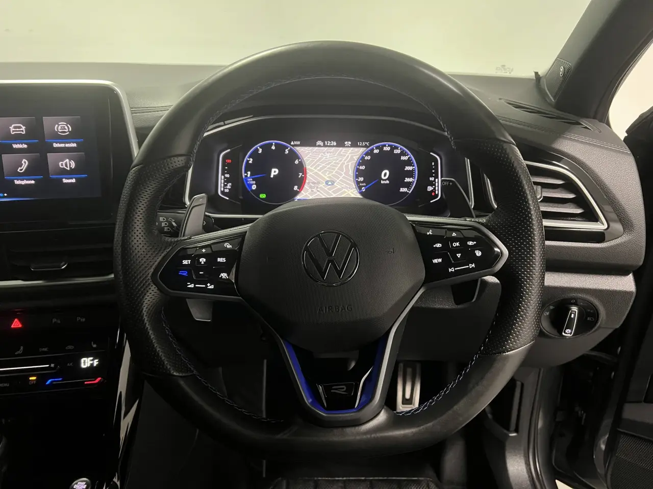 2022 VOLKSWAGEN T-ROC Gallery Image 16