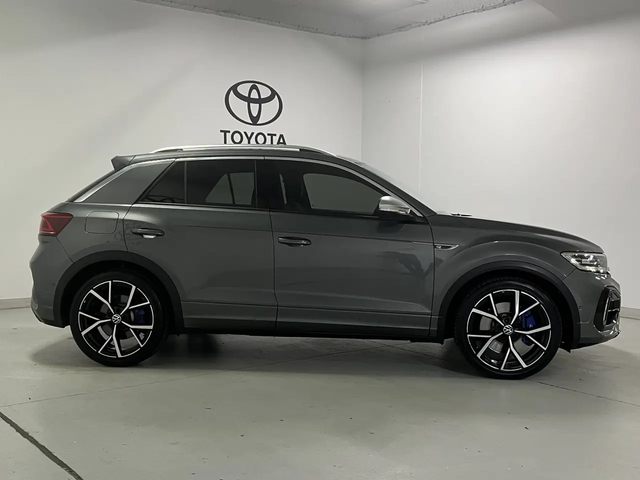 2022 VOLKSWAGEN T-ROC Gallery Image 4