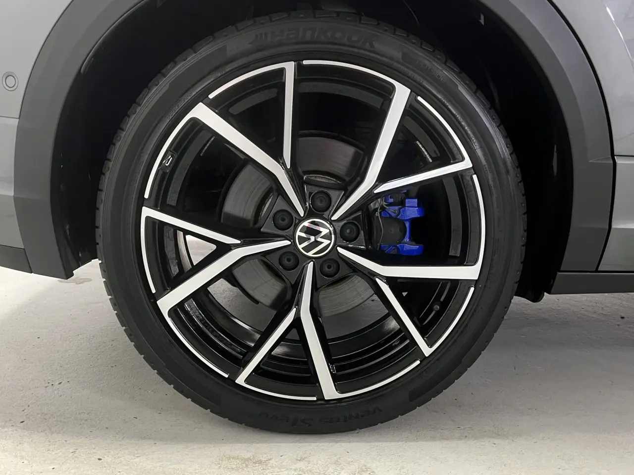 2022 VOLKSWAGEN T-ROC Gallery Image 5