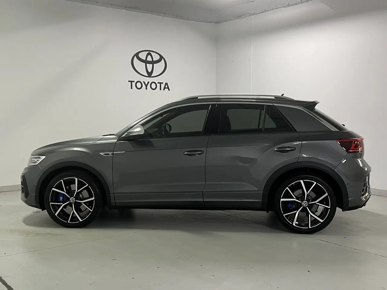 2022 VOLKSWAGEN T-ROC Gallery Image 9