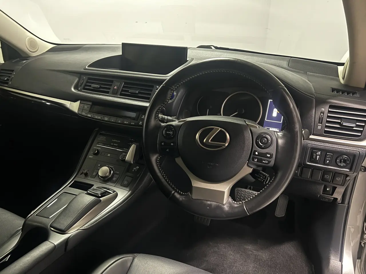 2017 LEXUS CT 200H. HYBRID Gallery Image 10