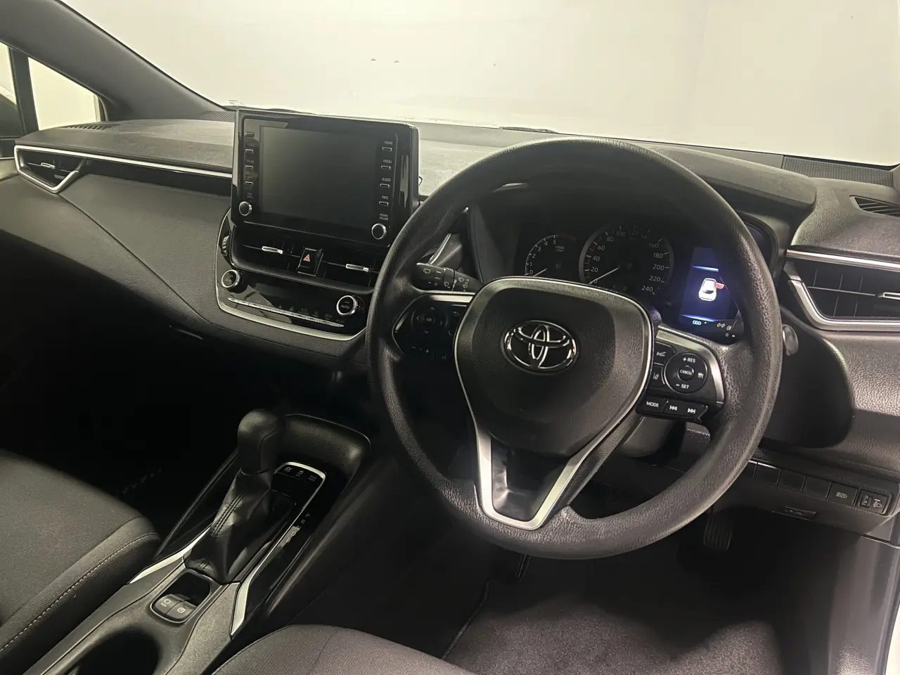2020 TOYOTA COROLLA Gallery Image 10