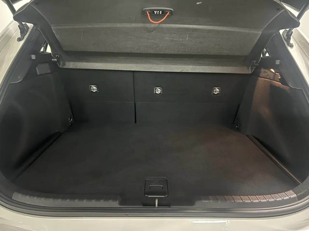 2020 TOYOTA COROLLA Gallery Image 12