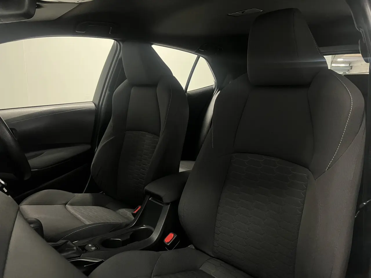 2020 TOYOTA COROLLA Gallery Image 15