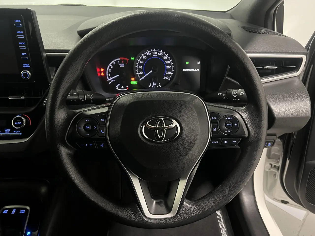 2020 TOYOTA COROLLA Gallery Image 16